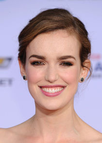 Elizabeth Henstridge